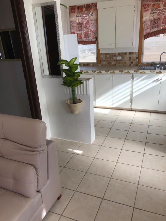 Moonlight Cottage East End Village Extérieur photo